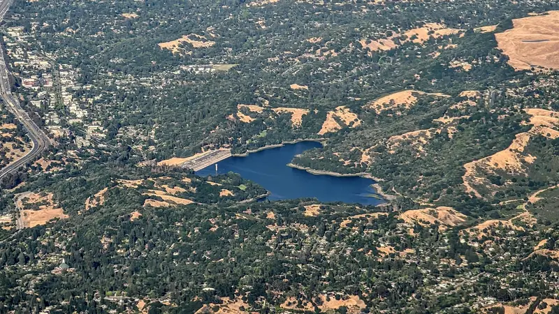 Lafayette Reservoir and surrounding neighborhoods.