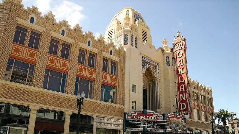 Fox Oakland Theatre facade, vertical Oakland sign and marquee.
