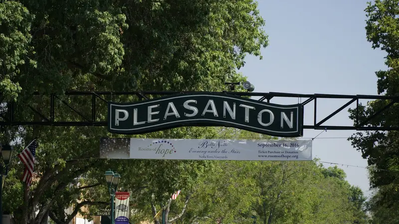 Pleasanton Main Street gateway sign.
