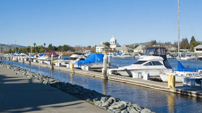 Suisun City marina and City Hall.